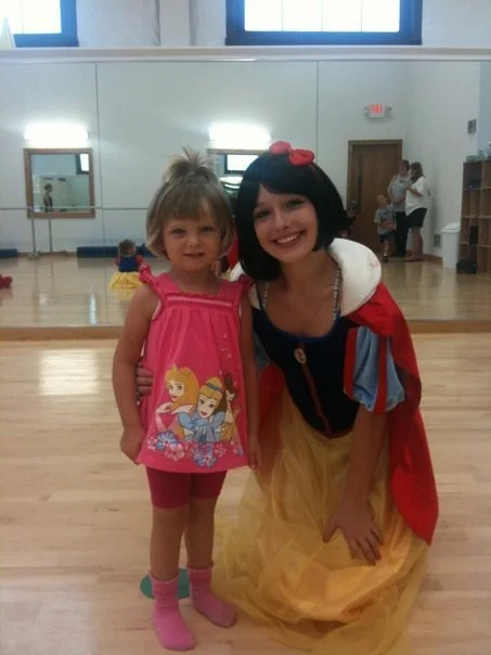 Little girl with snow white character at APA
